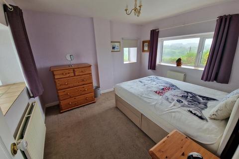 18 Curriott Hill Road, Crewkerne, TA18 8BW