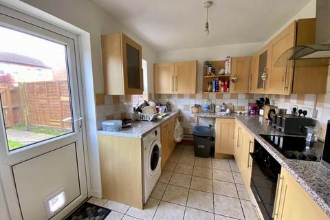 3 bedroom house to rent, Temple Court, ,