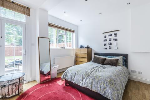 2 bedroom flat to rent, Queens Avenue London N10