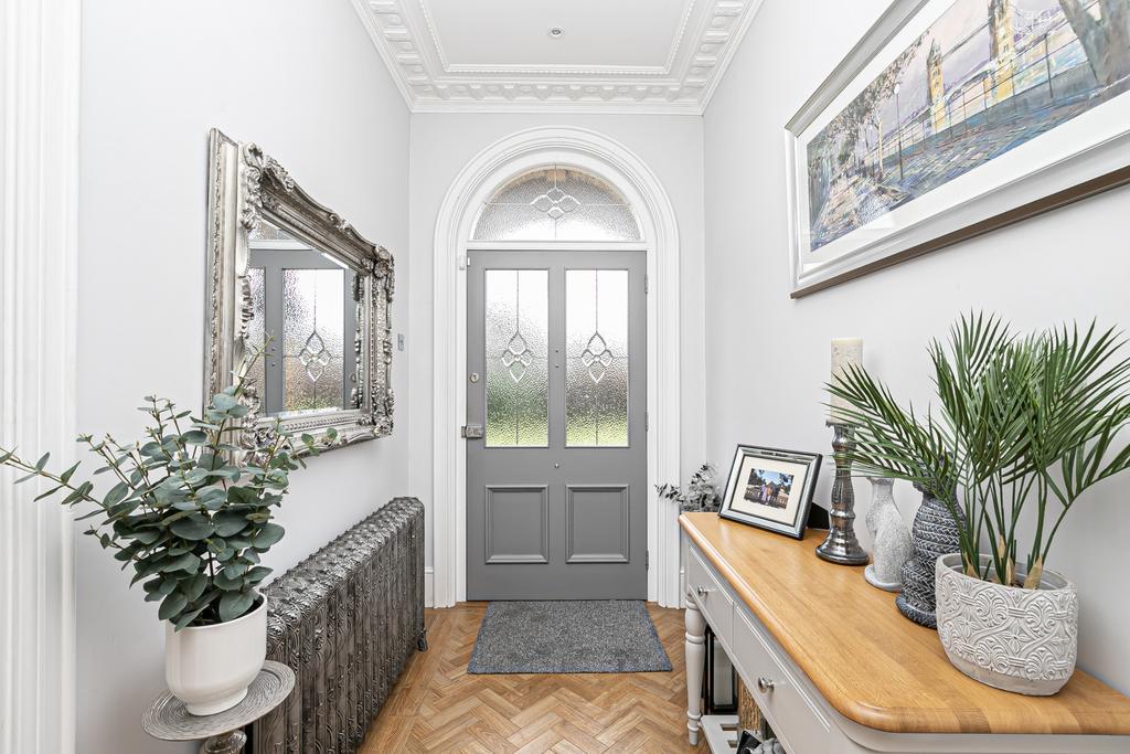 Coopers Hill, Ongar, CM5 5 bed detached house £6,500 pcm (£1,500 pw)