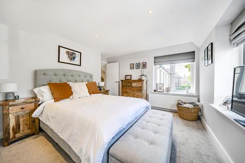 2 bedroom flat for sale, Martin Way, Raynes Park