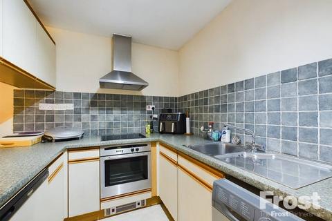 2 bedroom apartment for sale, Romana Court, Sidney Road, Staines-upon-Thames, Surrey, TW18