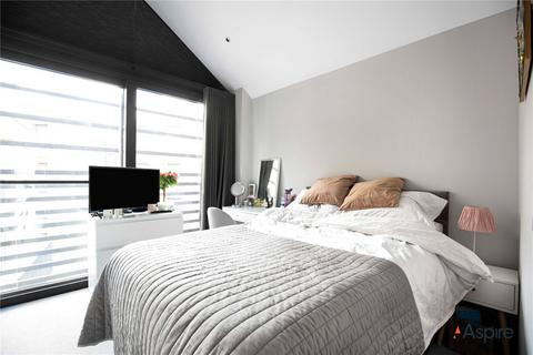 3 bedroom penthouse for sale, 3 Drapers Yard, London, SW18