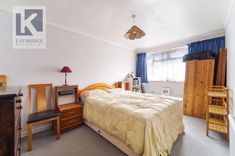 19 Andrews Close, Epsom, KT17 4EX