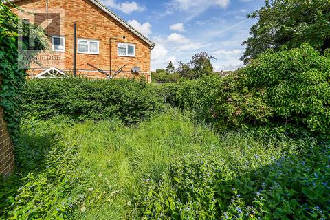 19 Andrews Close, Epsom, KT17 4EX