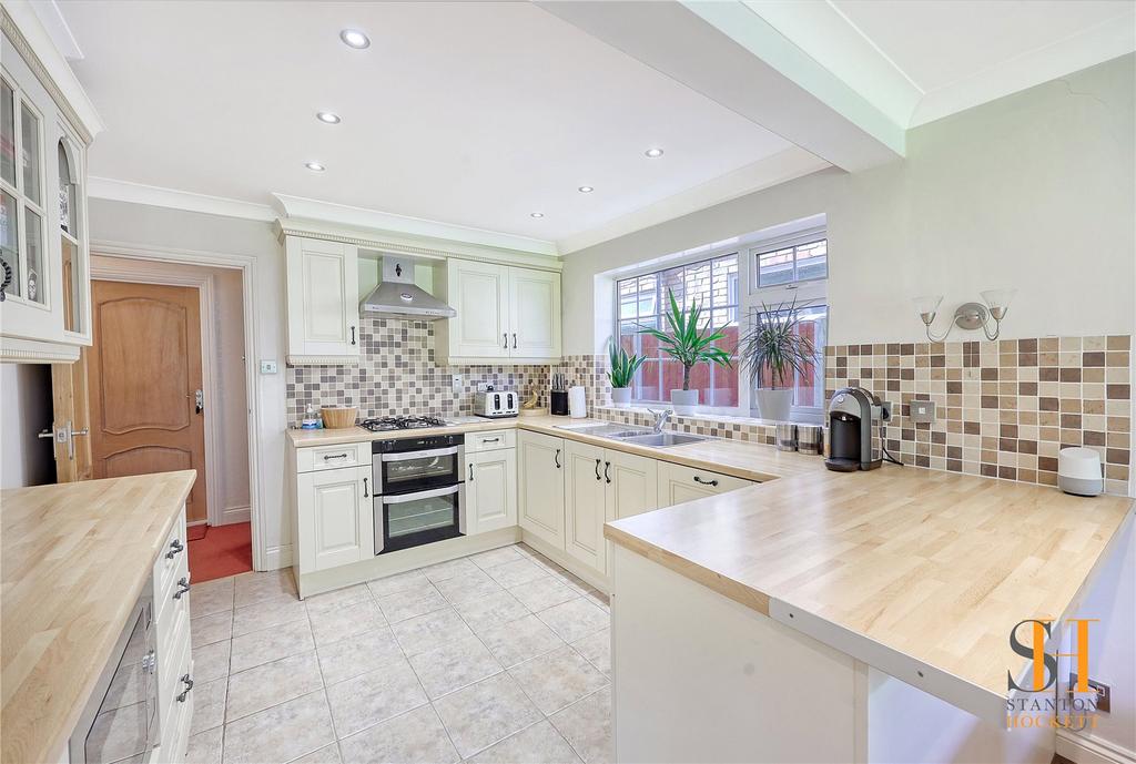Great Berry Lane, Langdon Hills... 4 bed detached house for sale £550,000