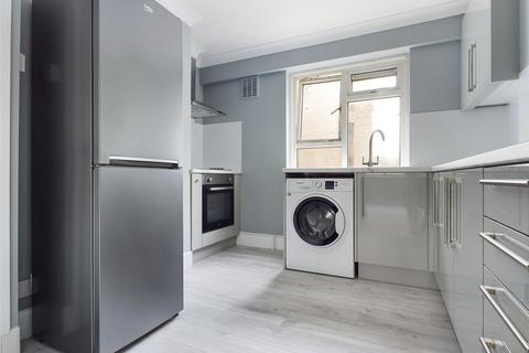 2 bedroom apartment to rent, Selsfield Drive, Brighton, BN2