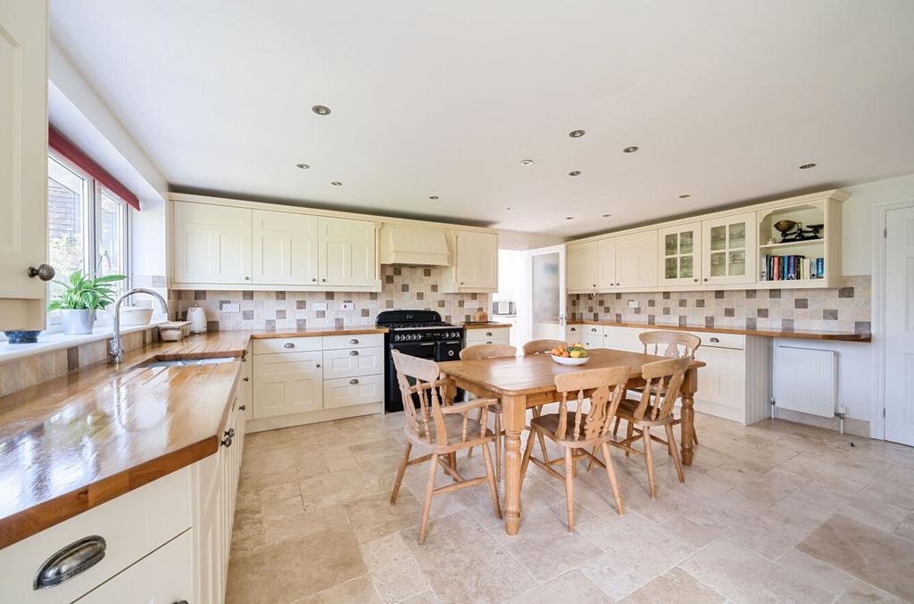 Manor Way, Aldwick Bay Estate, PO21 4 bed detached house for sale £900,000