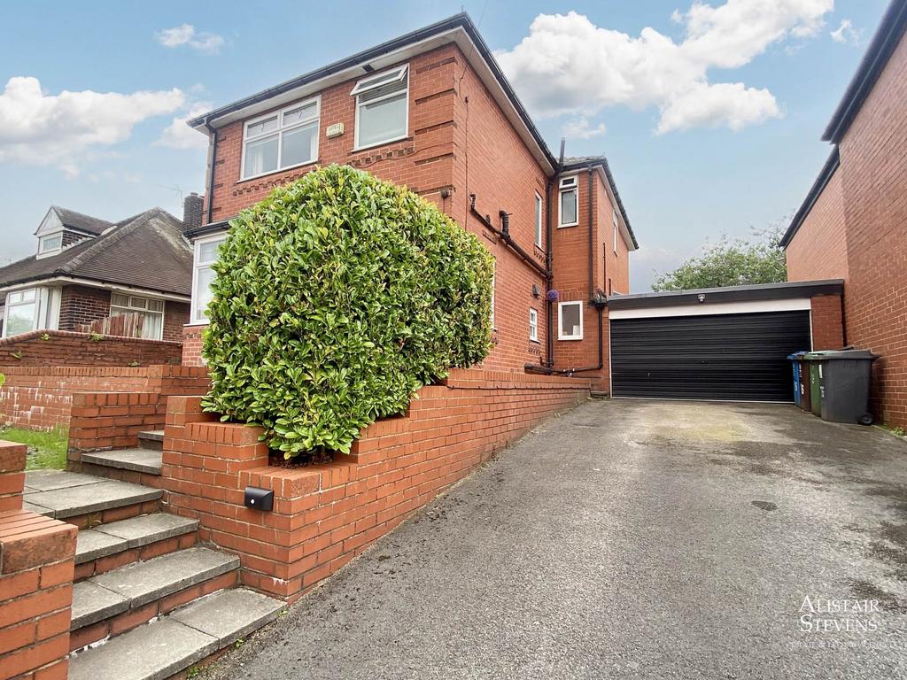 Chadderton Park Road, Oldham OL9 3 bed detached house for sale £425,000