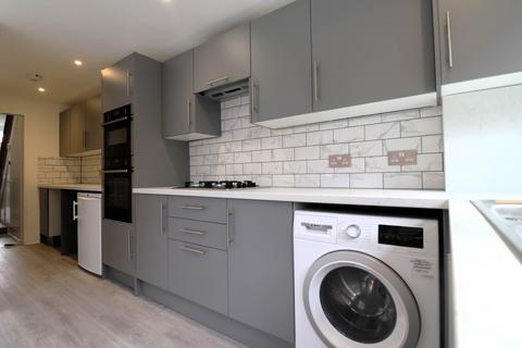 5 bedroom house to rent, Stanley Road, London
