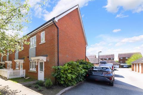 2 bedroom end of terrace house for sale, The Moors, Redhill RH1