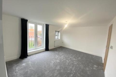 2 bedroom apartment to rent, Howards Road, Woking GU22