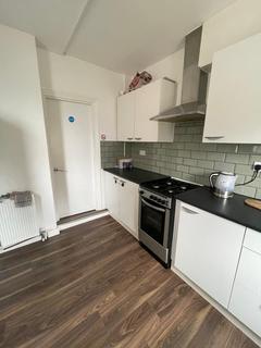 3 bedroom terraced house to rent, Highworth Road, London