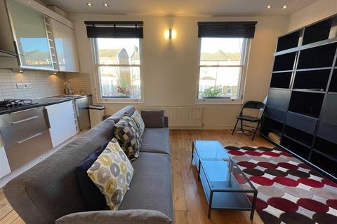 2 bedroom flat to rent, Fordingley Road, London