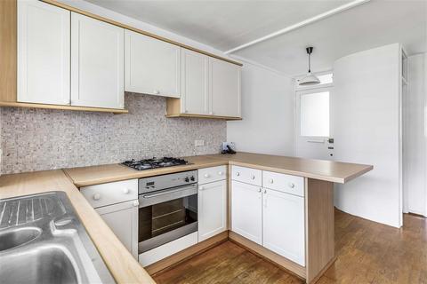 2 bedroom flat for sale, Churchill Gardens, SW1V