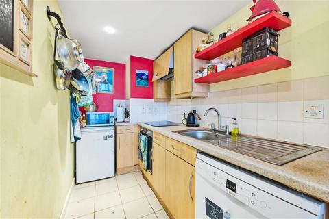 1 bedroom flat for sale, Lombard Road, SW11
