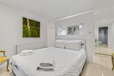 3 bedroom flat for sale, Lillie Road, SW6