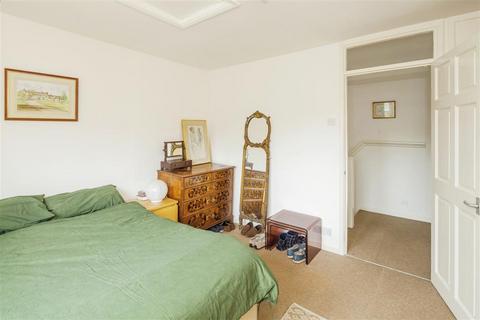 15 Gonston Close, London, SW19 5PU