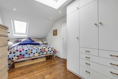 19b Aliwal Road, London, SW11 1RB
