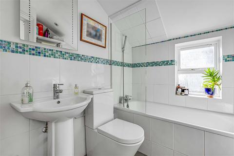 19b Aliwal Road, London, SW11 1RB