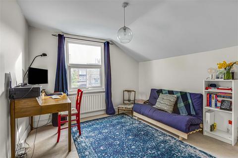 19b Aliwal Road, London, SW11 1RB