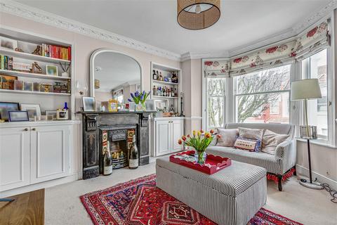 19b Aliwal Road, London, SW11 1RB