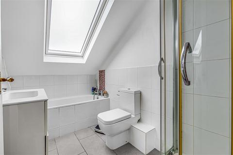 19b Aliwal Road, London, SW11 1RB