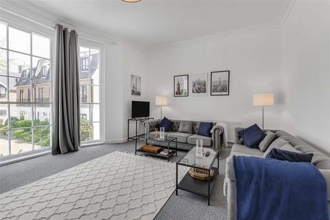 2 bedroom flat to rent, Parkland Gardens, SW19