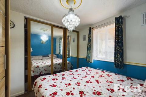 1 bedroom maisonette for sale, Cleveland Park, Staines-upon-Thames, Surrey, TW19