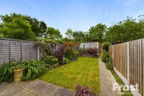 3 bedroom semi-detached house for sale, Hythe Road, Staines-upon-Thames, Surrey, TW18