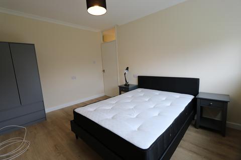 2 bedroom flat to rent, Talbot Court, Upper Holly Walk, Leamington Spa, CV32