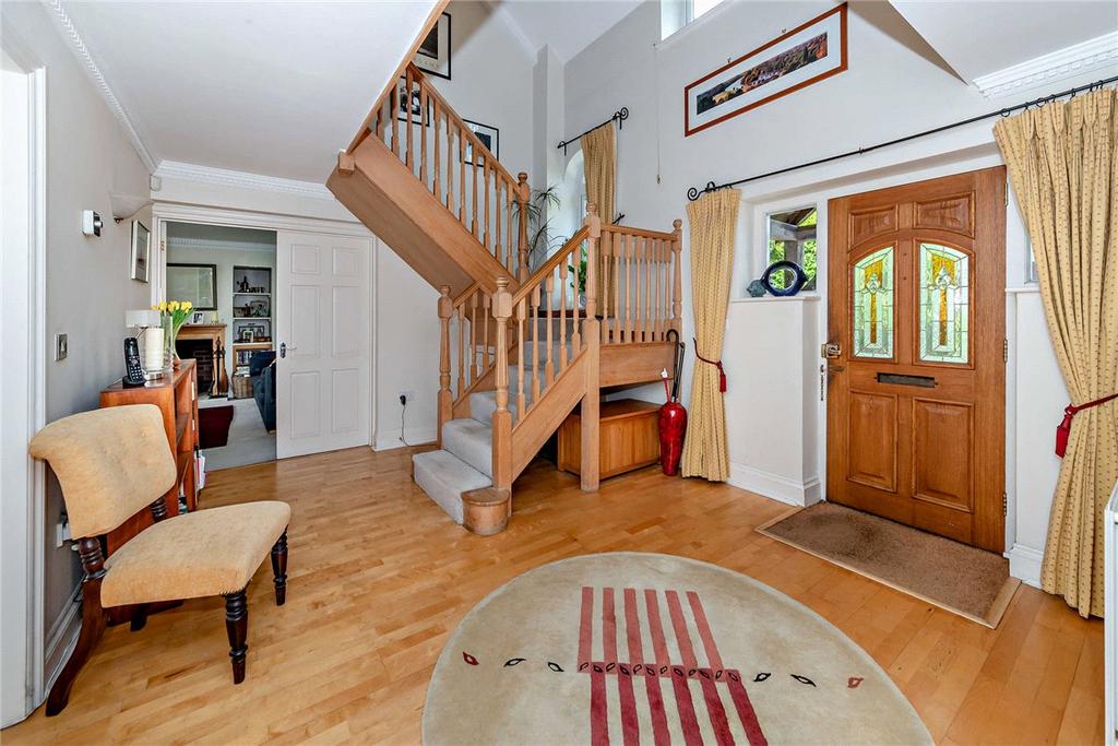 Woodridge, Newbury, Berkshire, RG14 5 bed detached house for sale £