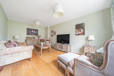 3 Carmello Close, Carterton, OX18 1DJ