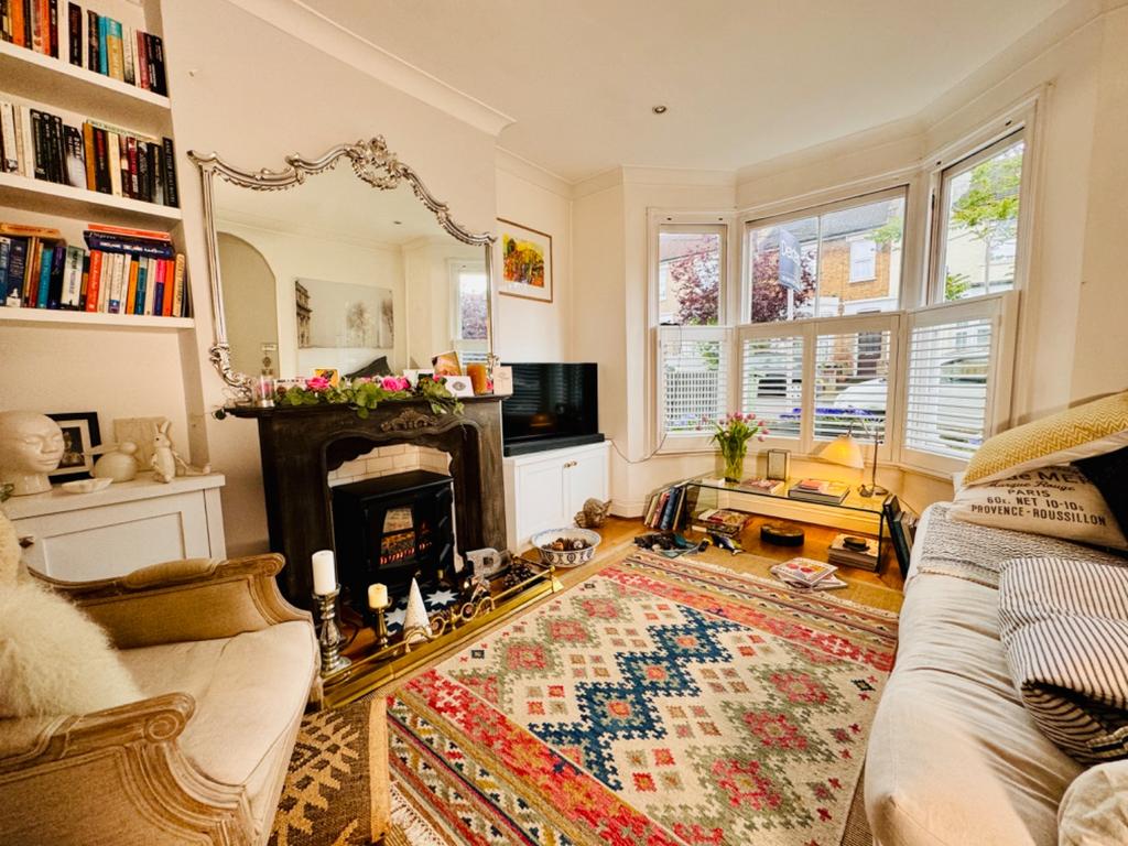 Dupree Road, Charlton, London, SE7 7RR 1 bed ground floor £350,000
