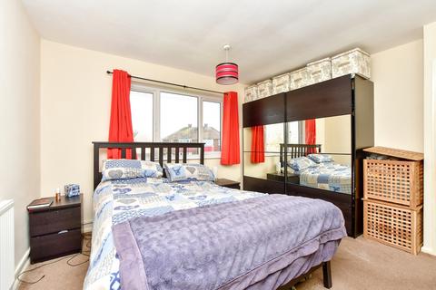 2 bedroom maisonette to rent, Medway Road Sheerness ME12