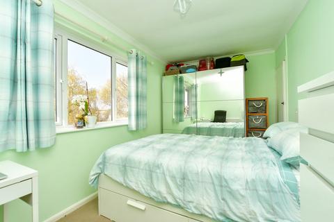 2 bedroom maisonette to rent, Medway Road Sheerness ME12