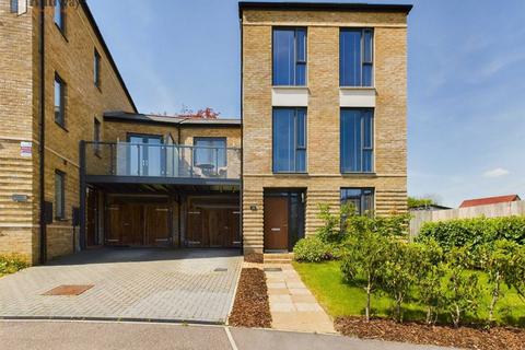 14 Crawford Crescent, Coulsdon, CR5 3GL