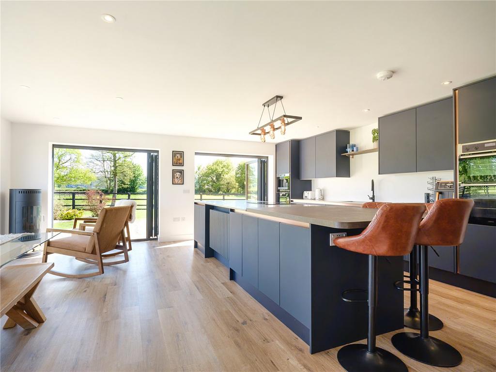 Broad Town, Swindon SN4 4 bed detached house for sale £1,300,000