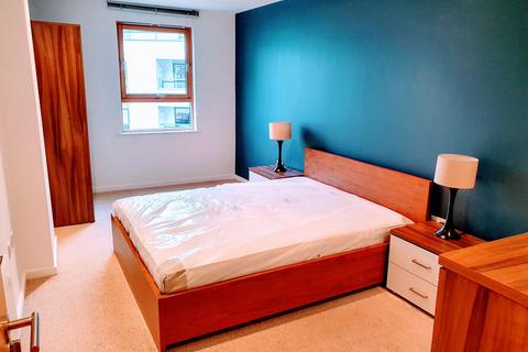 2 bedroom flat to rent, Marsh Lane, Leeds, UK, LS9