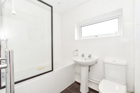 2 bedroom flat for sale, Lamorna Gardens, Westergate, Chichester, West Sussex