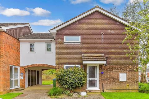 2 bedroom flat for sale, Lamorna Gardens, Westergate, Chichester, West Sussex