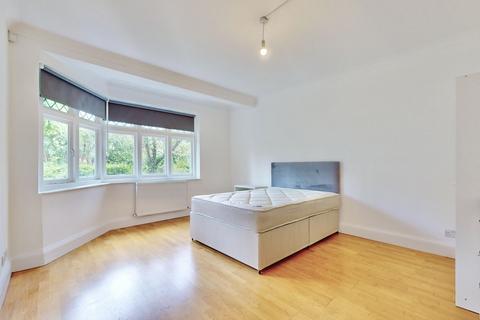 1 bedroom in a house share to rent, Princes Gardens, Acton, W3