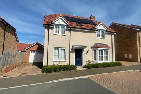 4 bedroom detached house for sale, Honeypot Way, Walton on the Naze, CO14