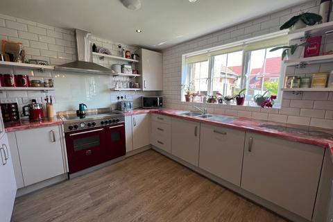 18 Honeypot Way, Walton On The Naze, CO14 8FH