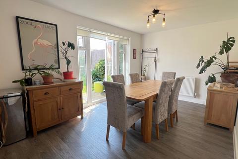 18 Honeypot Way, Walton On The Naze, CO14 8FH