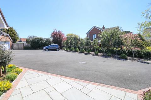 5 bedroom property for sale, Orchard Road, Hayling Island