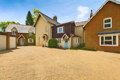 Heathwaite, 47 Brighton Road, Horsham, RH13 6EZ