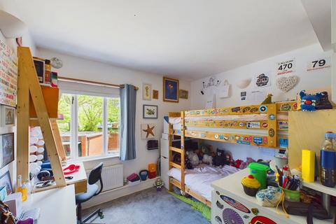 Heathwaite, 47 Brighton Road, Horsham, RH13 6EZ