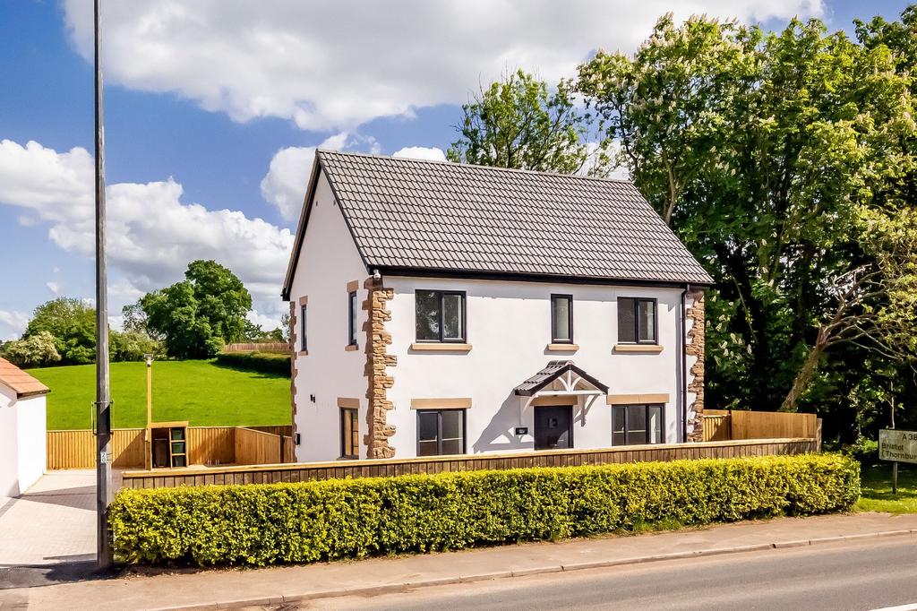 Bristol Road, WottonUnderEdge GL12 3 bed detached house for sale £