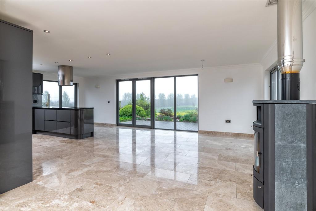 Lounge/ Dining Room